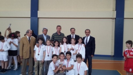 Atanur Oğuz İlkokulu Mendil Kapmaca Yarışması İlçe Şampiyonu
