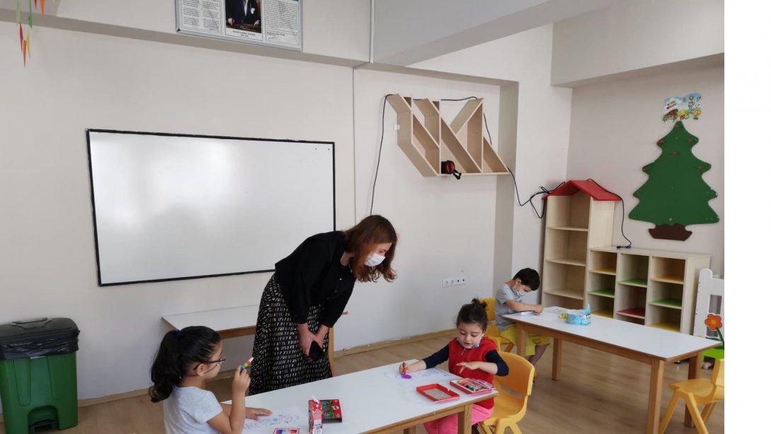Müdürümüz Sn. Nesrin Kakırman'ın Okullarımızı Ziyareti